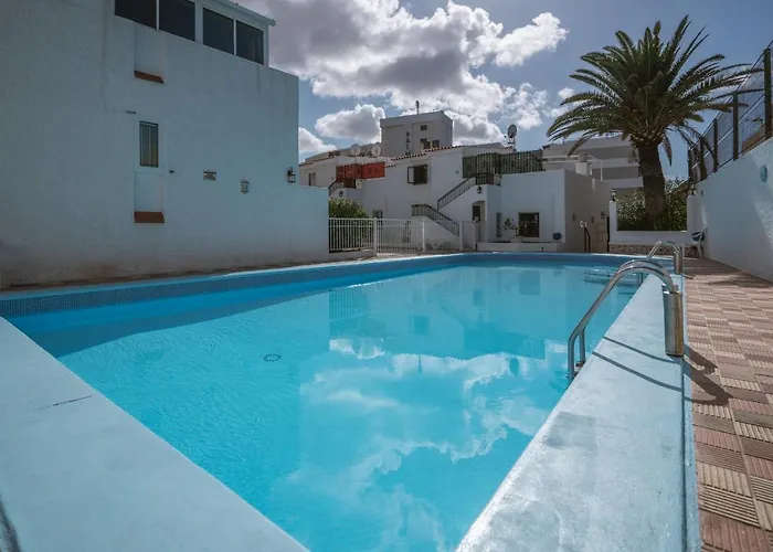 The Little Jewel With Ocean View - Americas