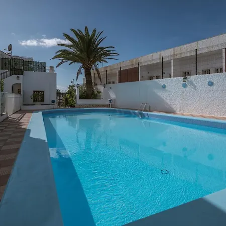 The Little Jewel With Ocean View - Americas *