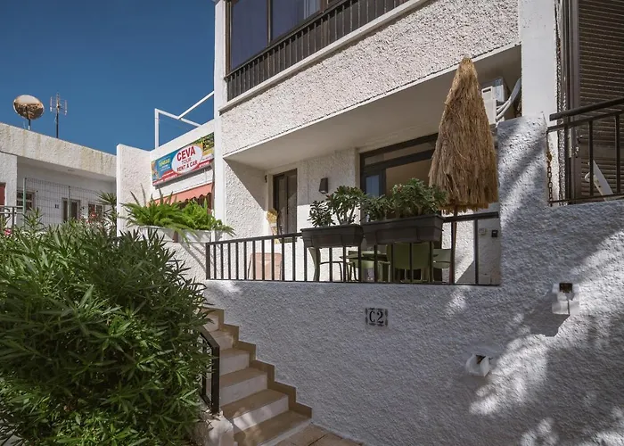 The Little Jewel With Ocean View - Americas